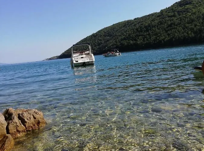 Lejlighed 3 Bed Flat - Sleeps 6 - Garden - Parking - Wifi