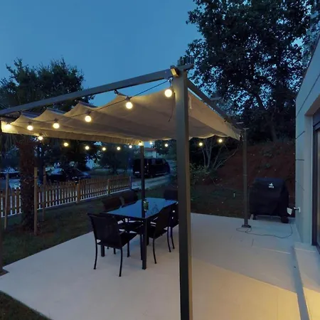 Apartamento 3 Bed Flat - Sleeps 6 - Garden - Parking - Wifi